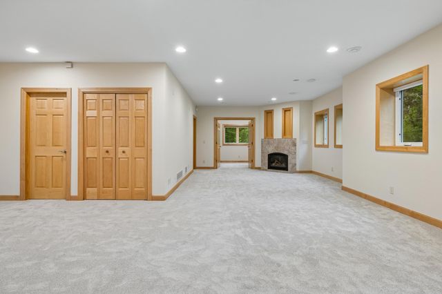 719 Spring Creek Circle, Mendota Heights, MN 55118