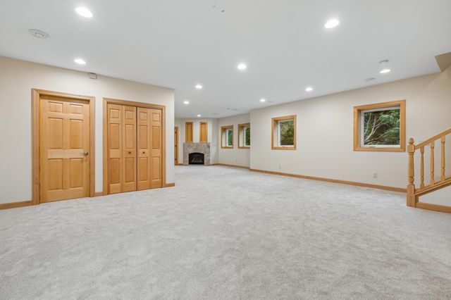 719 Spring Creek Circle, Mendota Heights, MN 55118