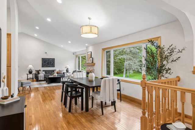 719 Spring Creek Circle, Mendota Heights, MN 55118
