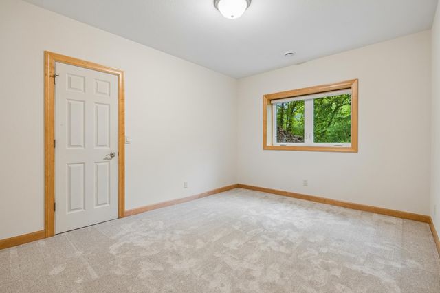 719 Spring Creek Circle, Mendota Heights, MN 55118