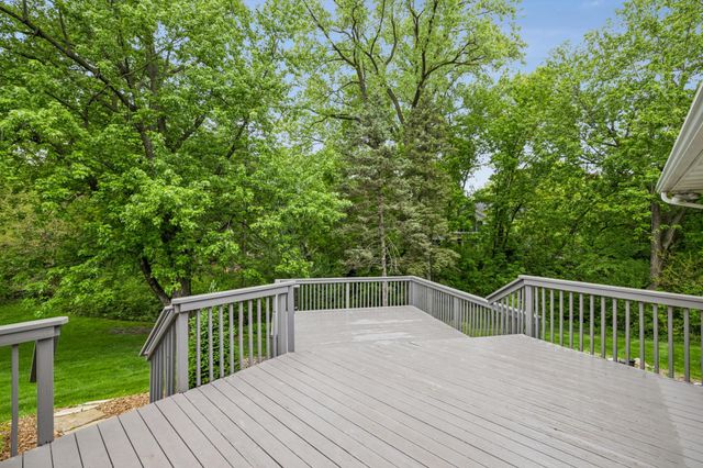719 Spring Creek Circle, Mendota Heights, MN 55118
