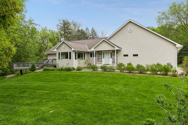 719 Spring Creek Circle, Mendota Heights, MN 55118
