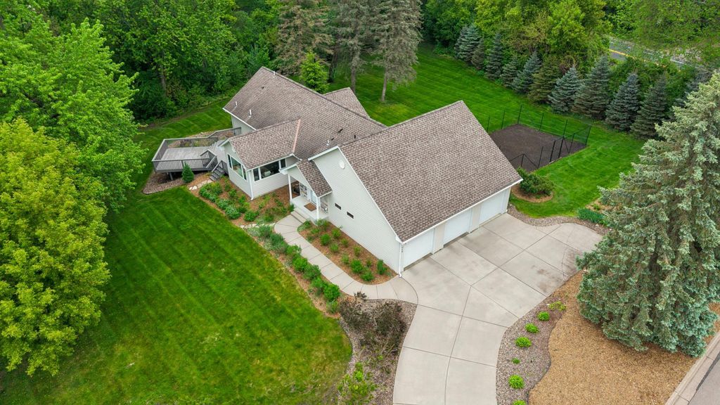719 Spring Creek Circle, Mendota Heights, MN 55118