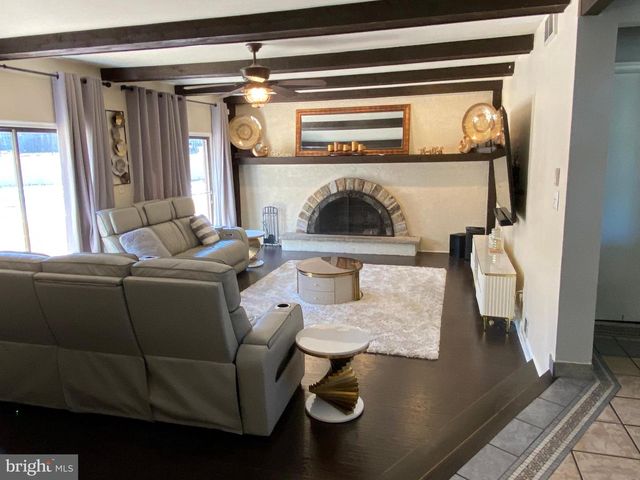 40 CHIPPENHAM DR, Voorhees, NJ 08043