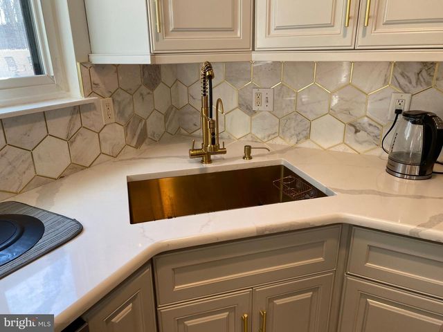 40 CHIPPENHAM DR, Voorhees, NJ 08043