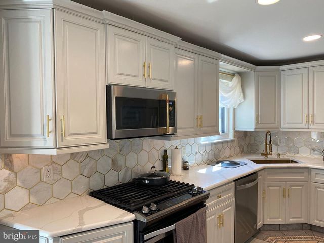 40 CHIPPENHAM DR, Voorhees, NJ 08043