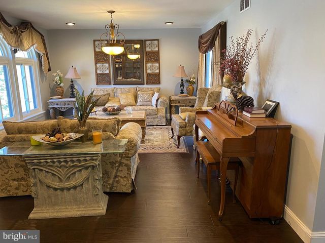 40 CHIPPENHAM DR, Voorhees, NJ 08043