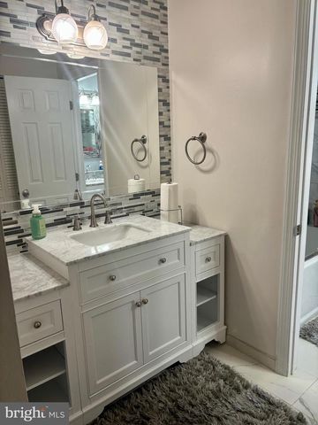 40 CHIPPENHAM DR, Voorhees, NJ 08043