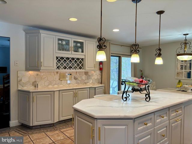40 CHIPPENHAM DR, Voorhees, NJ 08043