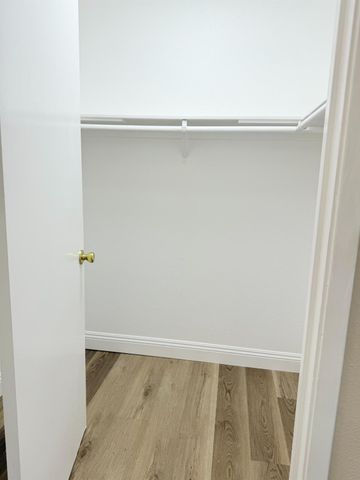 4075 Weymouth Ln, Sacramento, CA 95823