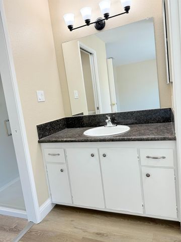 4075 Weymouth Ln, Sacramento, CA 95823