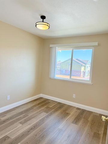 4075 Weymouth Ln, Sacramento, CA 95823