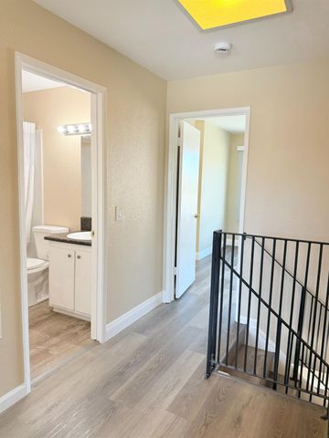 4075 Weymouth Ln, Sacramento, CA 95823