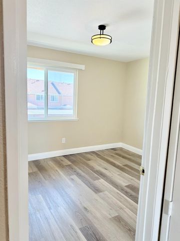 4075 Weymouth Ln, Sacramento, CA 95823