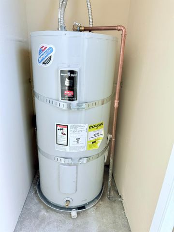 4075 Weymouth Ln, Sacramento, CA 95823