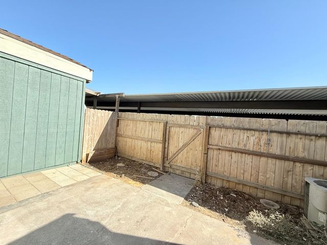 4075 Weymouth Ln, Sacramento, CA 95823