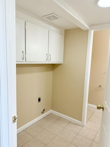 4075 Weymouth Ln, Sacramento, CA 95823