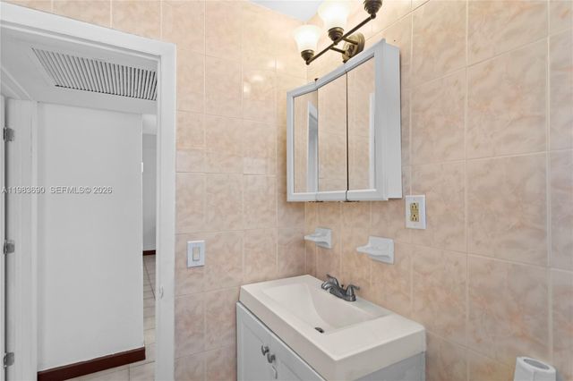 13655 NE 10th Aveue 304, North Miami, FL 33161