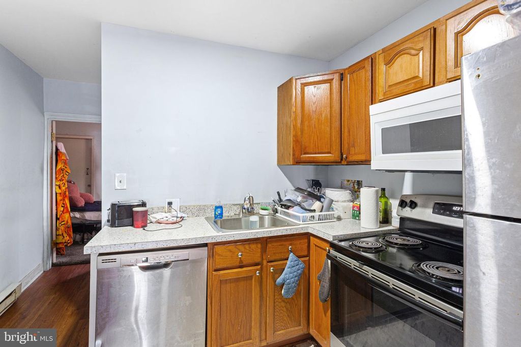 526 W CAMBRIA ST, Philadelphia, PA 19133 — photo 3
