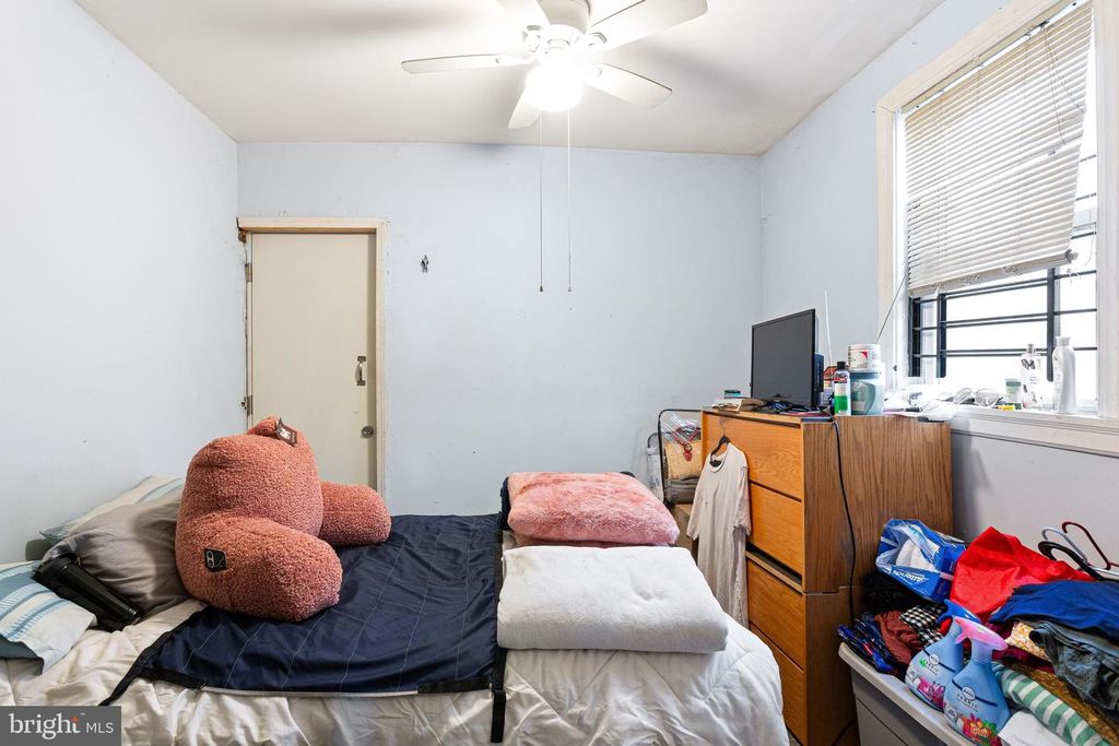 526 W CAMBRIA ST, Philadelphia, PA 19133 — photo 4