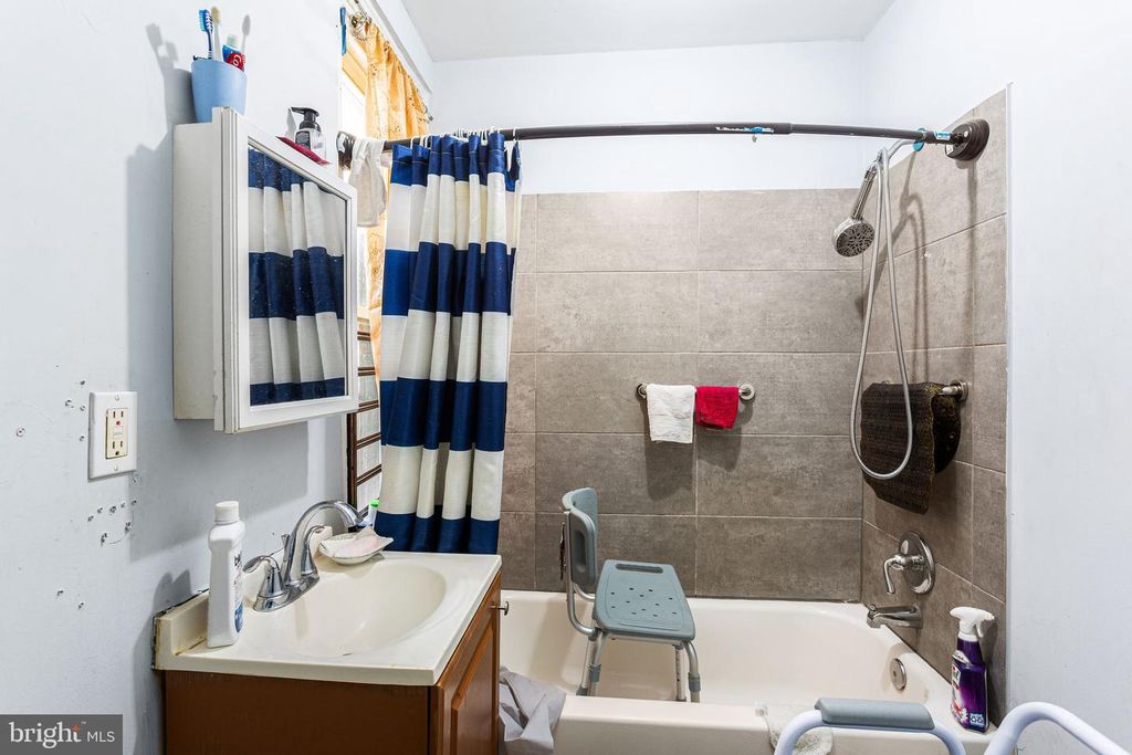 526 W CAMBRIA ST, Philadelphia, PA 19133 — photo 5