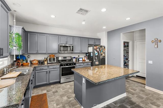 34293 Bloomington Drive, Murrieta, CA 92563