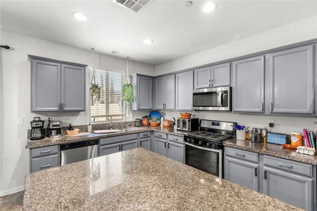 34293 Bloomington Drive, Murrieta, CA 92563