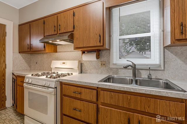 18 Robinson Street, New Brunswick, NJ 08901