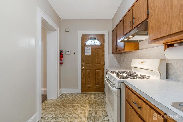 18 Robinson Street, New Brunswick, NJ 08901