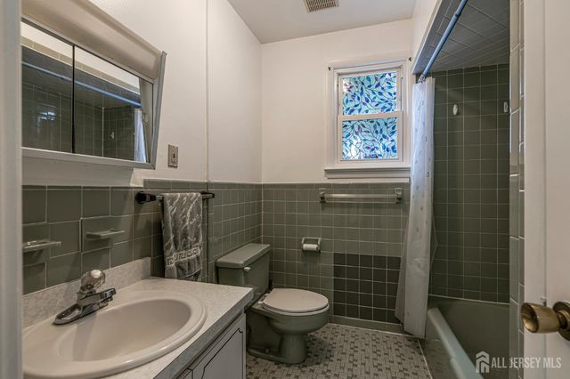 18 Robinson Street, New Brunswick, NJ 08901