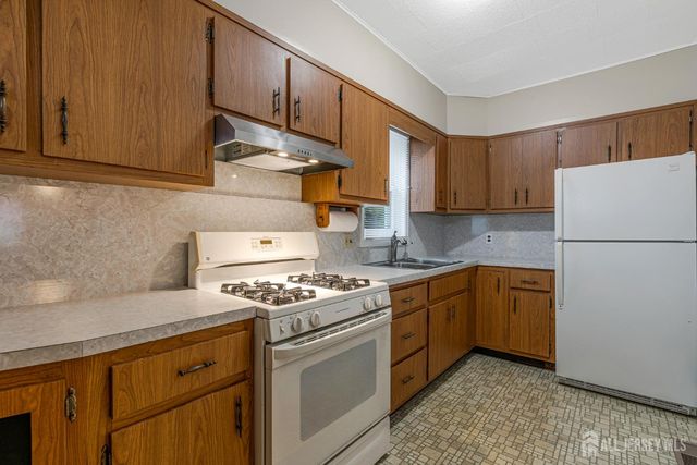 18 Robinson Street, New Brunswick, NJ 08901
