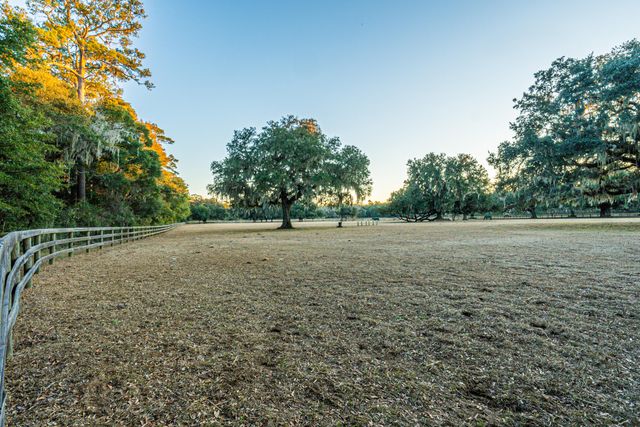 19 Middleton Oaks Road, Charleston, SC 29414