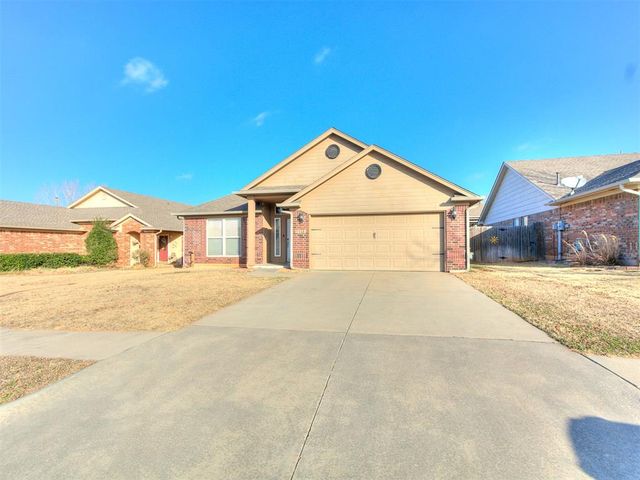 2113 SE 8th Street, Moore, OK 73160