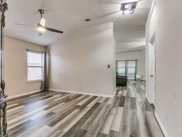 2113 SE 8th Street, Moore, OK 73160