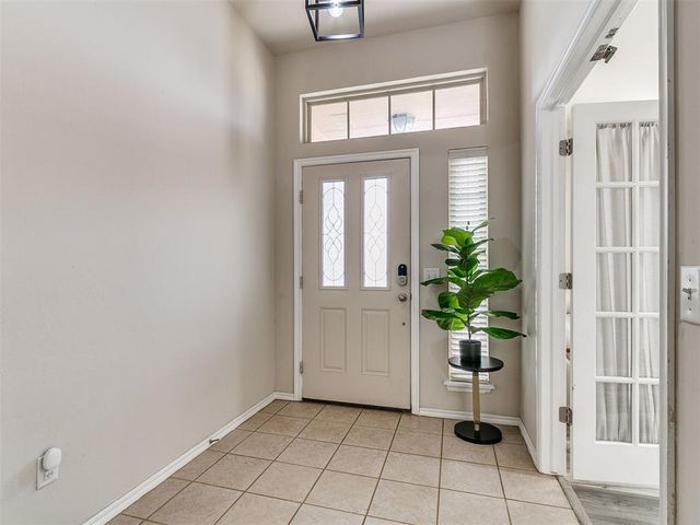 2113 SE 8th Street, Moore, OK 73160