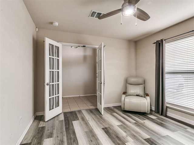 2113 SE 8th Street, Moore, OK 73160