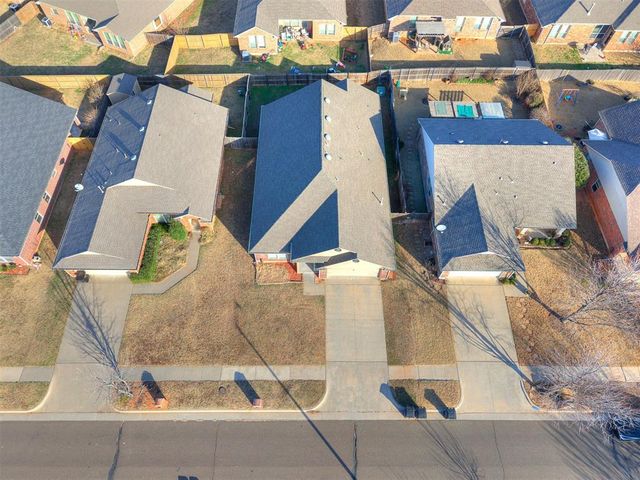 2113 SE 8th Street, Moore, OK 73160