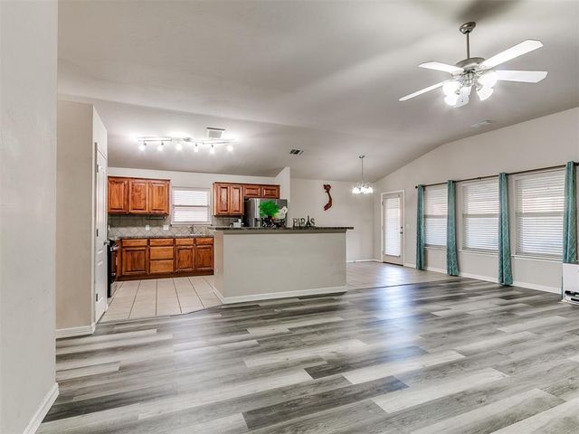 2113 SE 8th Street, Moore, OK 73160