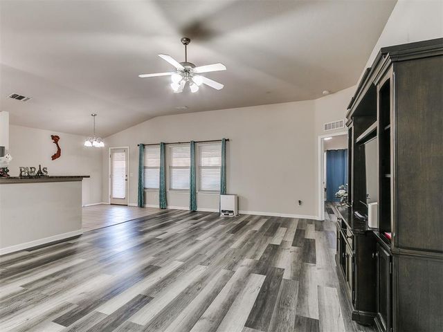 2113 SE 8th Street, Moore, OK 73160