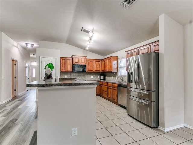2113 SE 8th Street, Moore, OK 73160