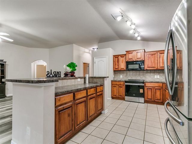 2113 SE 8th Street, Moore, OK 73160