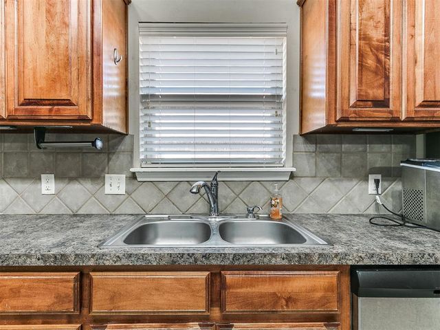 2113 SE 8th Street, Moore, OK 73160