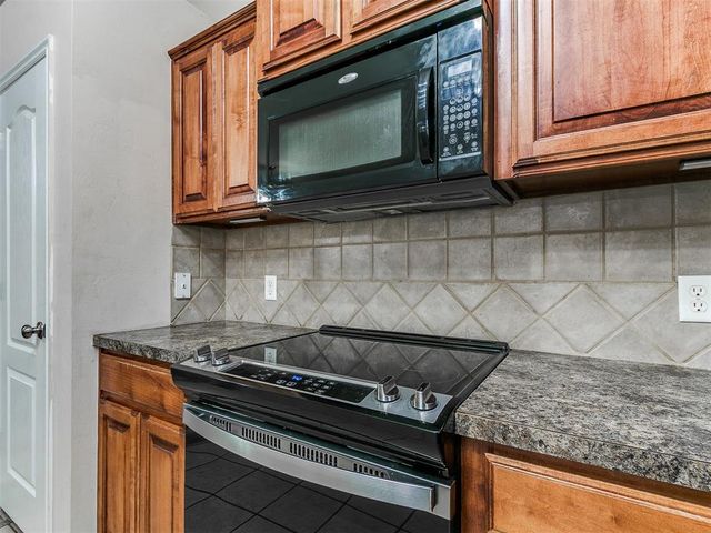 2113 SE 8th Street, Moore, OK 73160