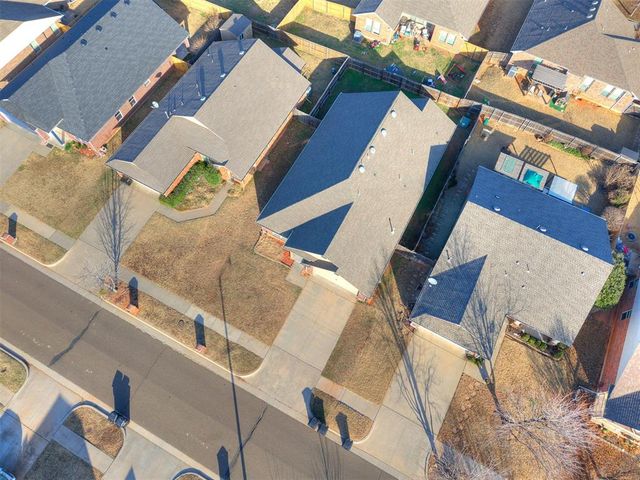 2113 SE 8th Street, Moore, OK 73160