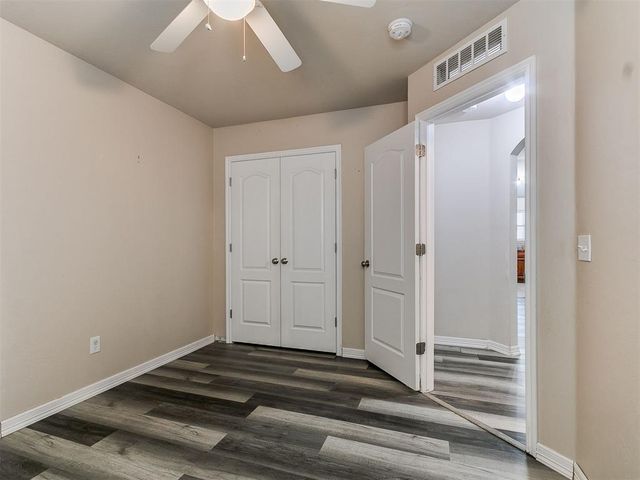 2113 SE 8th Street, Moore, OK 73160