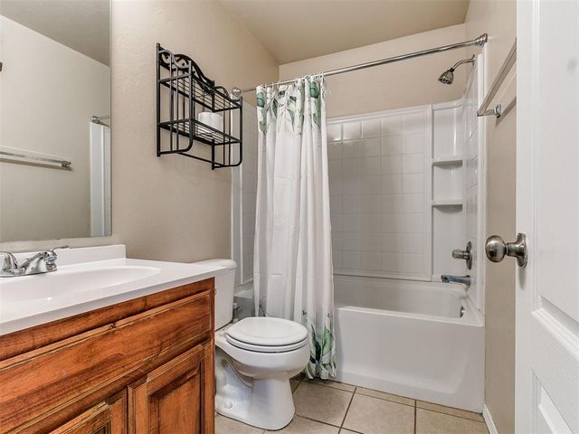 2113 SE 8th Street, Moore, OK 73160