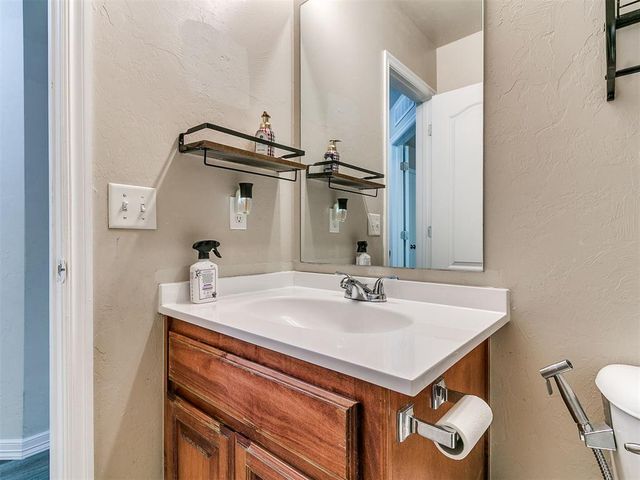 2113 SE 8th Street, Moore, OK 73160