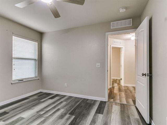 2113 SE 8th Street, Moore, OK 73160