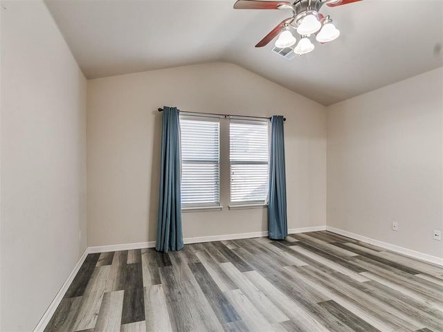 2113 SE 8th Street, Moore, OK 73160