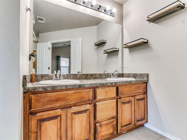 2113 SE 8th Street, Moore, OK 73160